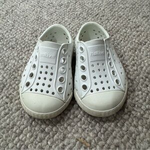 Native Sz 2 Baby Jefferson Slip On Shoes in White Early Walker